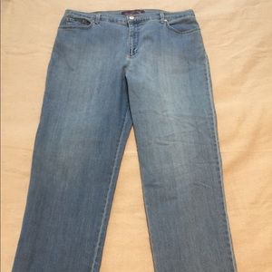 Gloria Vanderbilt Amanda Jeans | Size 18